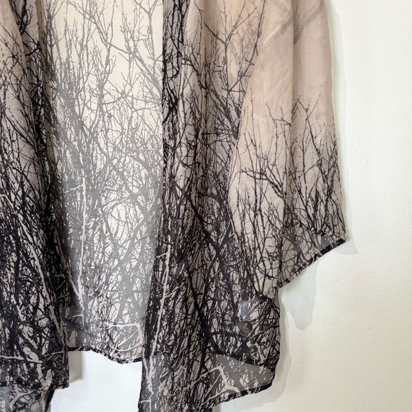 🎉4/30$🎉 Buffalo David Bitton Sheer Tree Print Kimono - Size S - Picture 3 of 5